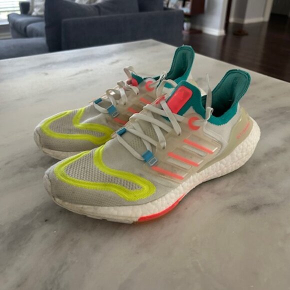 Women's Adidas Ultraboost 22 - Size 8 - PreOwned No Box - Picture 1 of 8